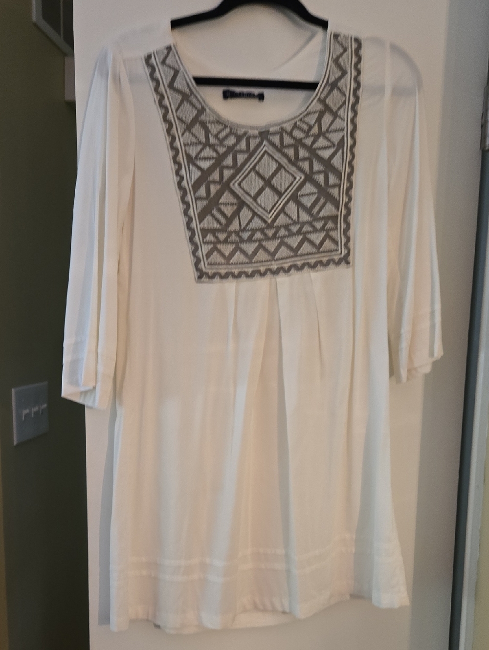 Embroidered Scoop-Neck Women’s Top in Cream